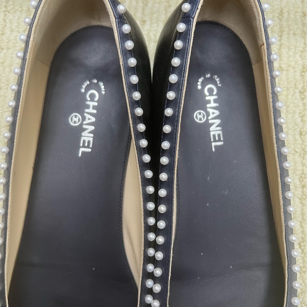 🔴Authentic CHANEL Women's Black & Navy Leather Ballet Flats with Pearl🔴 - Picture 4 of 9